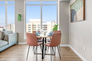 Dining - Luxury 2Bdrm || Retreat Heart of Edmonton W/ free Prkg (Edmonton)