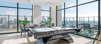 Luxury 2Bdrm || Retreat Heart of Edmonton W/ free Prkg