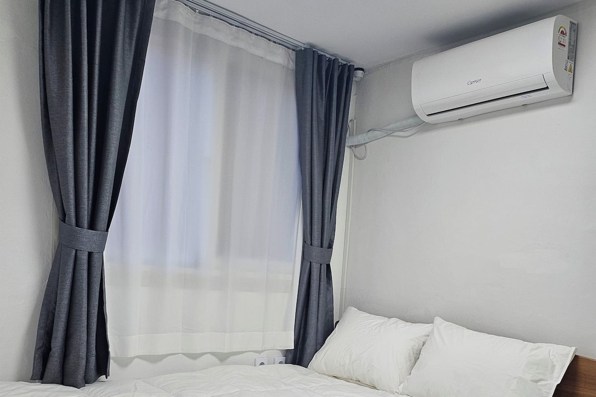 Basic Double Room, 1 Double Bed, Non Smoking, Private Bathroom | Free WiFi