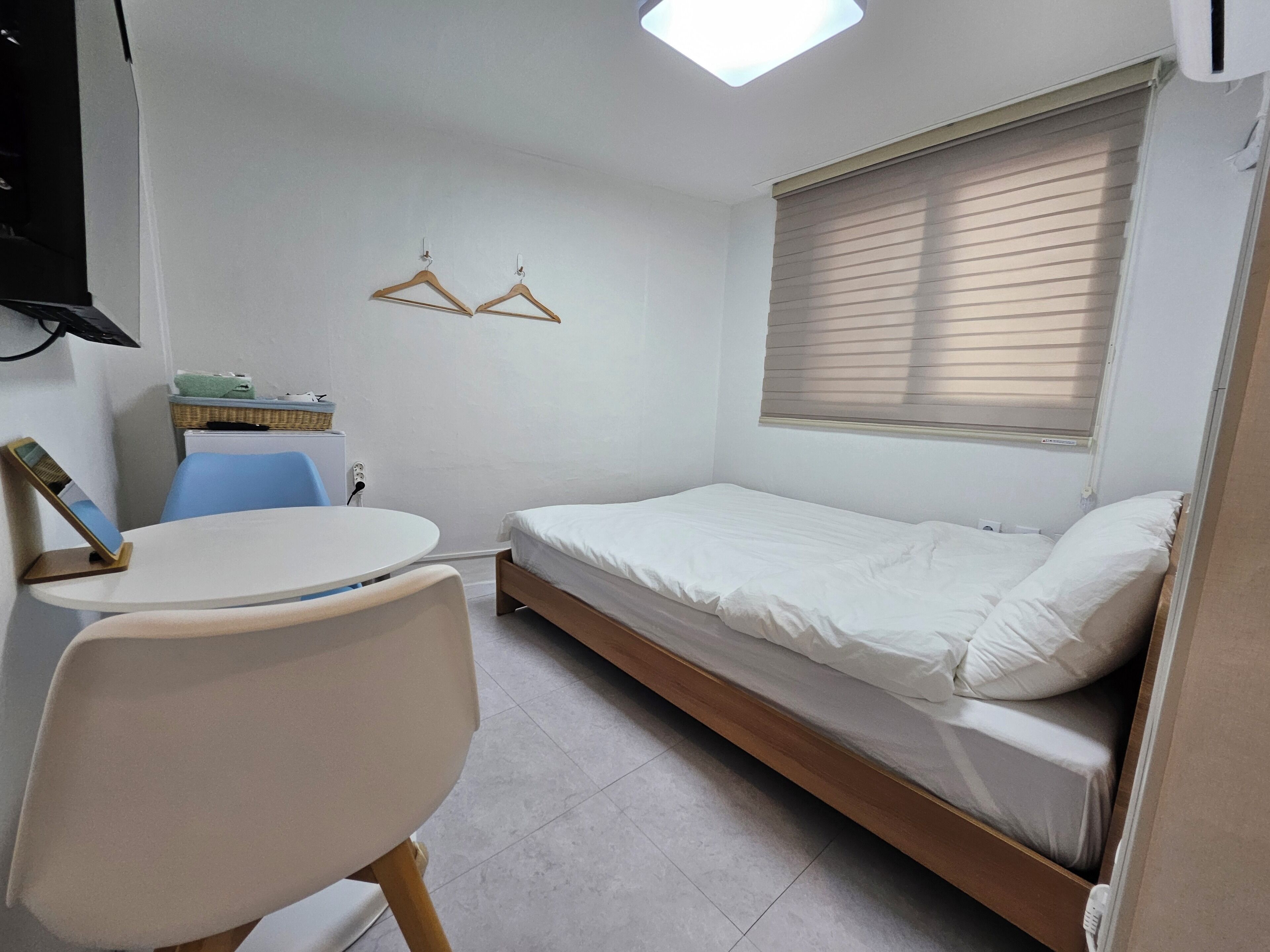 Premium bedding, blackout drapes, free WiFi, bed sheets