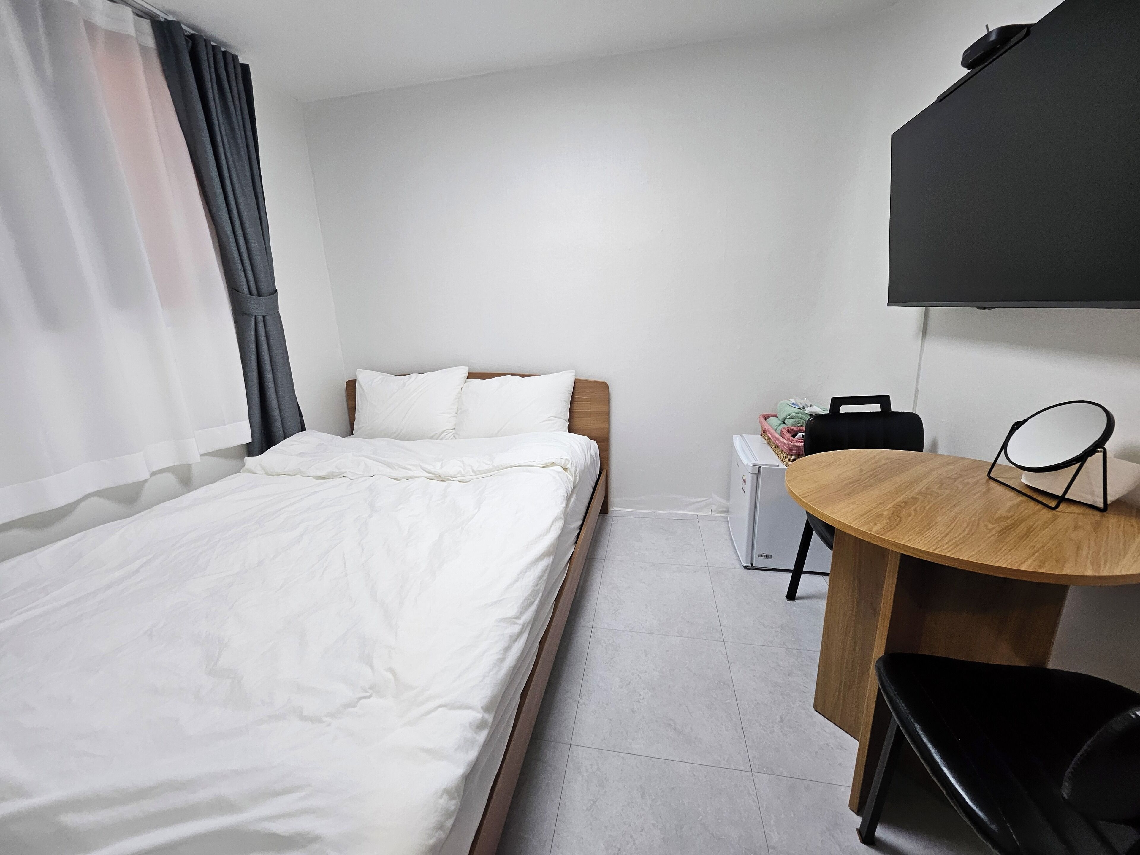 أغطية فراش متميزة وستائر تعتيم وواي فاي مجانًا وملاءات أسرّة