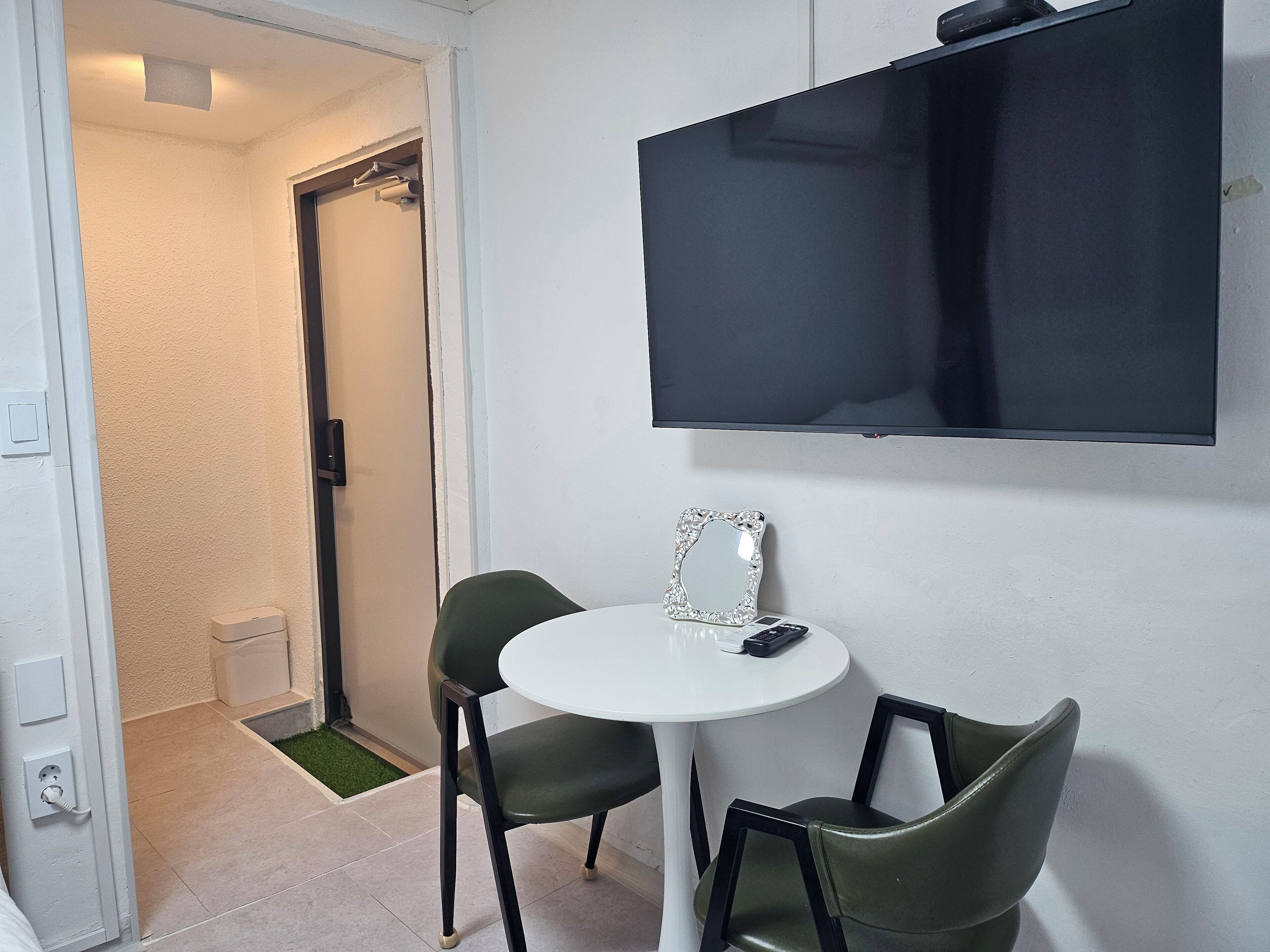 Doppia Basic, 1 letto matrimoniale, non fumatori, bagno privato | Wi-Fi gratuito