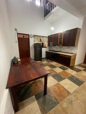 Comfort Villa, Balcony, Garden View | Private kitchen