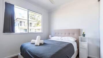 4 bedrooms, iron/ironing board, WiFi, bed sheets