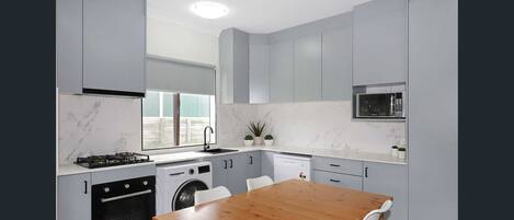 Microondas, horno, placa de cocina, lavavajillas