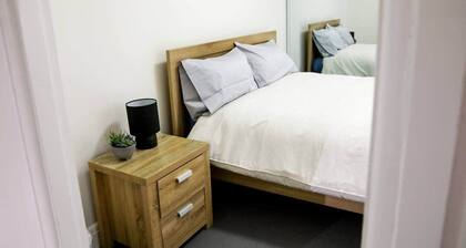 Modern Home - 2 min To CBD - Near Lakes & Forests