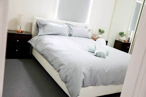 3 habitaciones, tabla de planchar con plancha y wifi gratis 