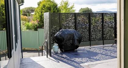 Charming 3BR | 15 Mins to Gardens | Groups welcome