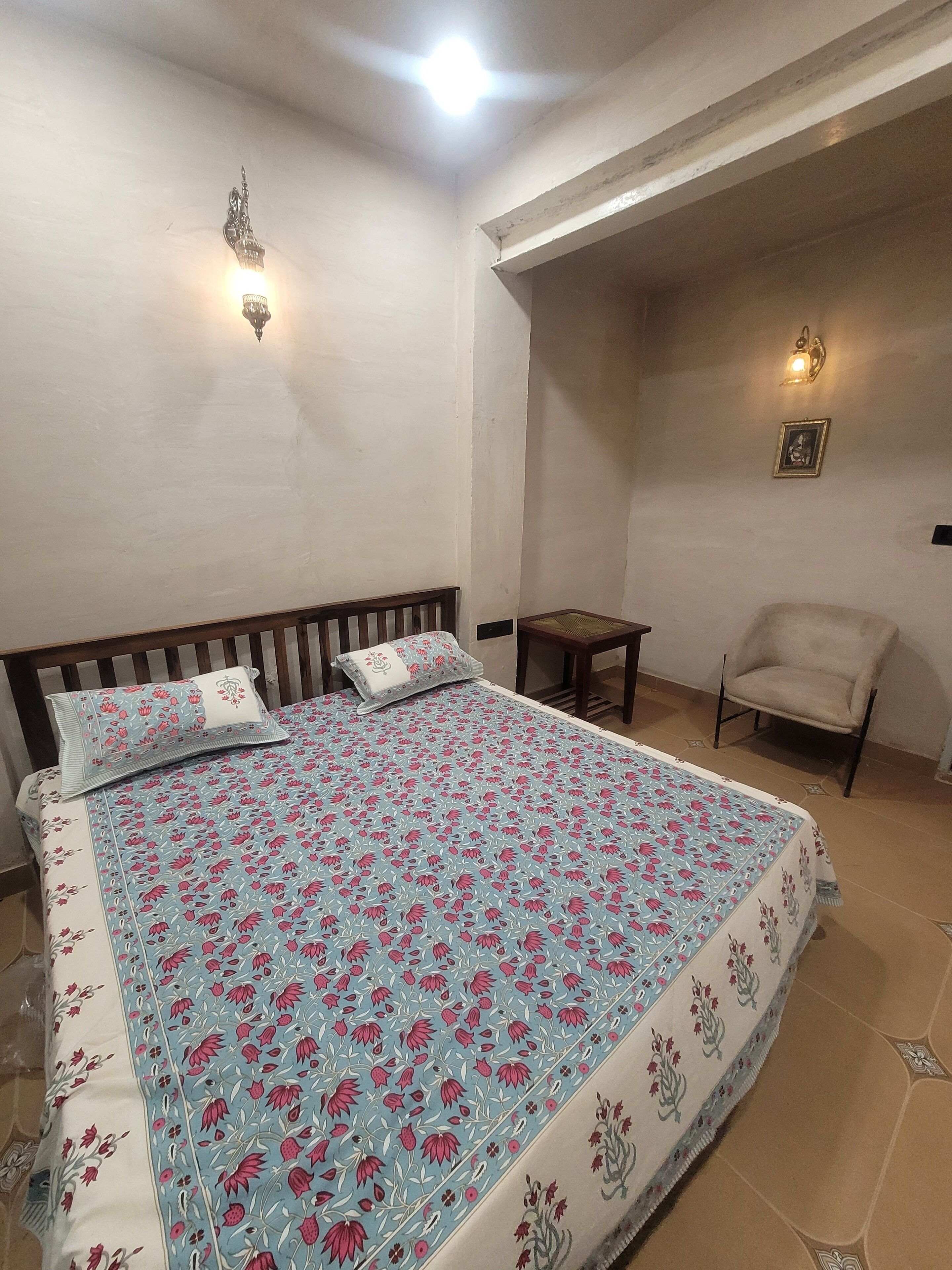 Standard Double Room | Laptop workspace, iron/ironing board, free WiFi