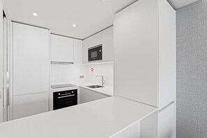 Refrigerador, microondas, horno y lavavajillas 