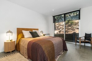 2 bedrooms, iron/ironing board, WiFi - Skyfall - High Above McCrae (McCrae)