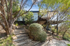 Exterior - Skyfall - High Above McCrae (McCrae)