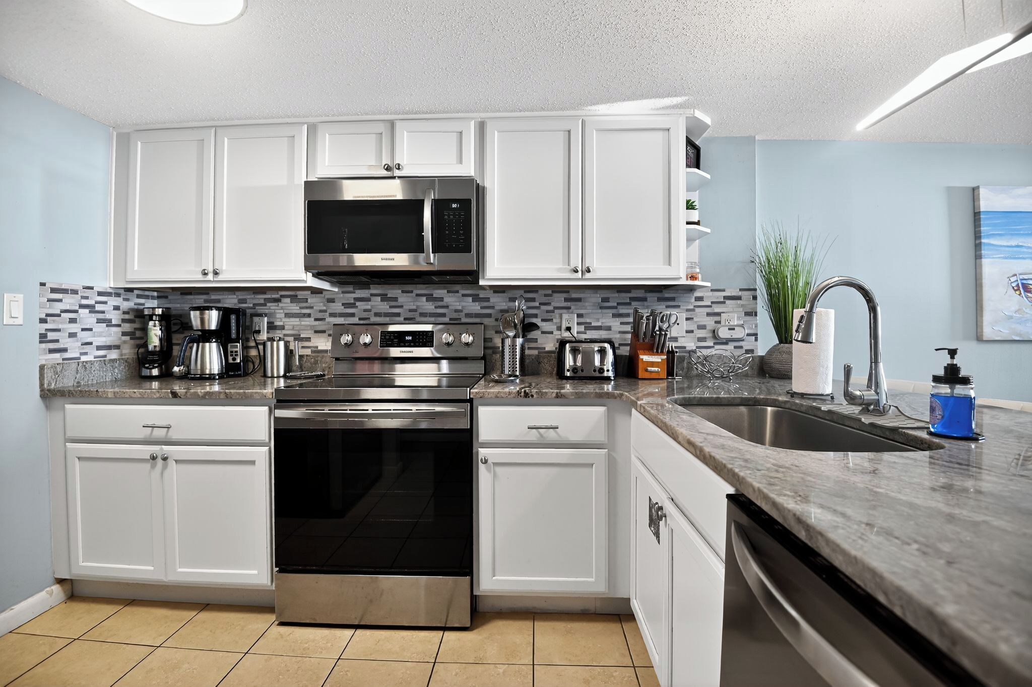 冰箱、微波炉、烤箱、炉灶