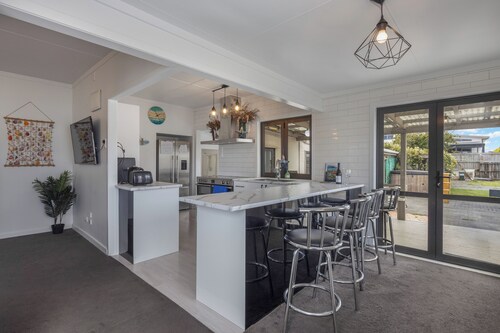 Group Getaway: Hot Tub, Beach, Games room