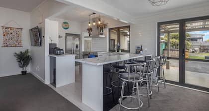 Group Getaway: Hot Tub, Beach, Games room