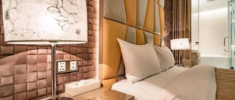 Blackout drapes, free WiFi