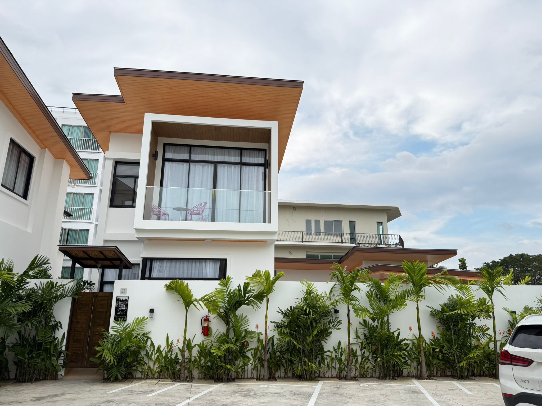 In-room safe, desk, blackout drapes, soundproofing