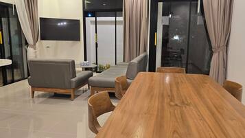 Family Villa, 5 Bedrooms, Mountain View | Ruang tamu