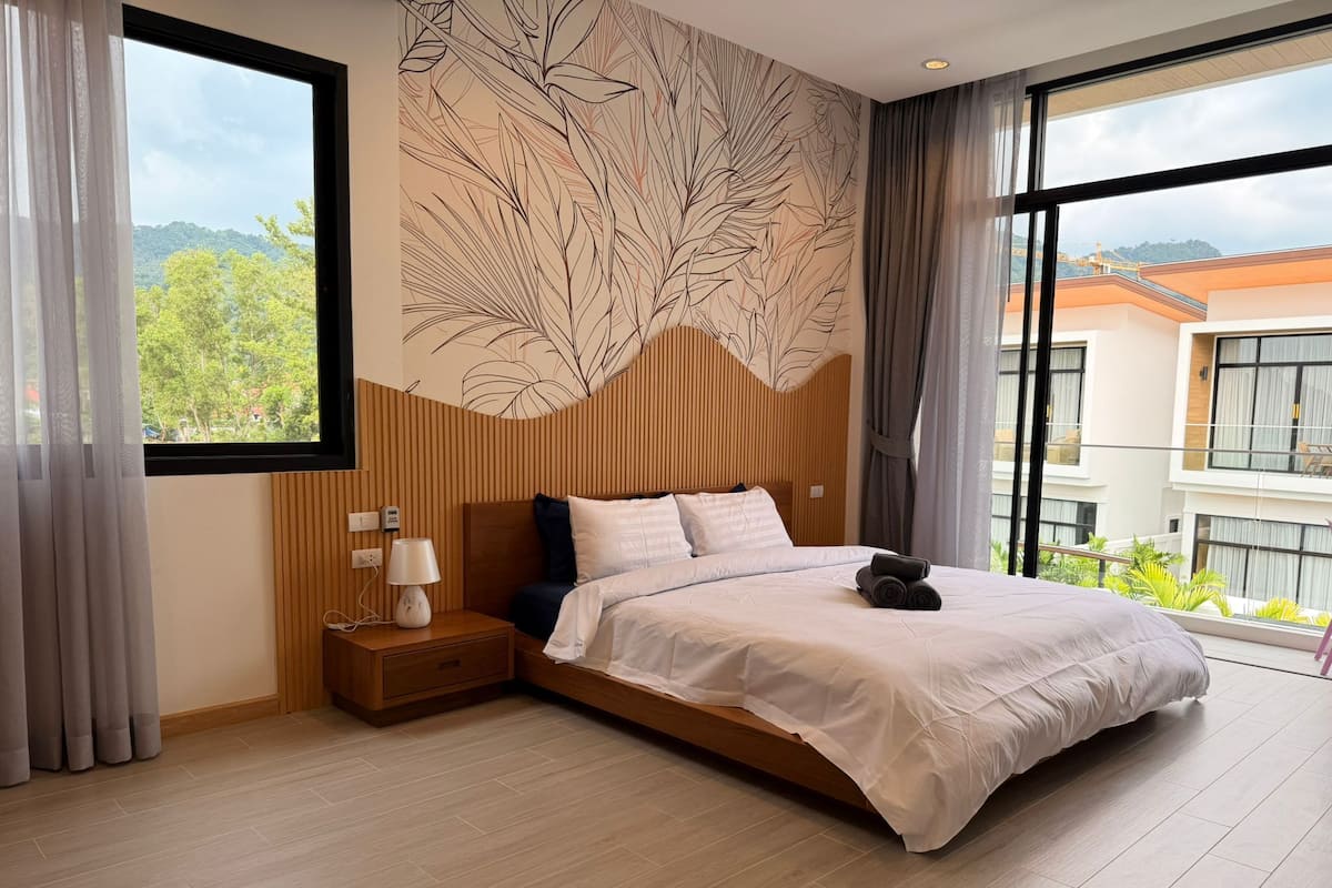 In-room safe, desk, blackout drapes, soundproofing