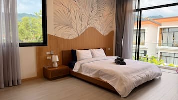 Vila, 3 kamar tidur, pemandangan gunung | Brankas, meja kerja, tirai kedap cahaya, dan kedap suara