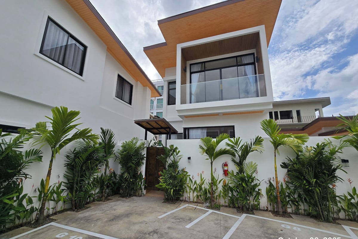 In-room safe, desk, blackout curtains, soundproofing