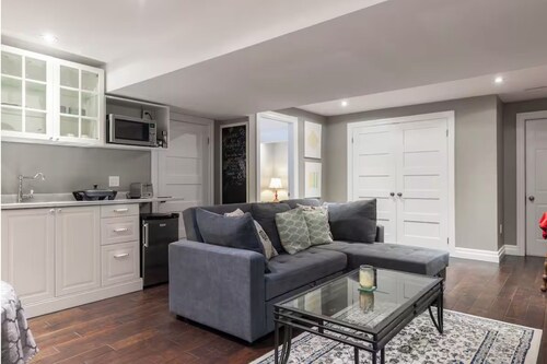 Family and pet friendly, stylish private suite in a calm and clean neighbourhood
