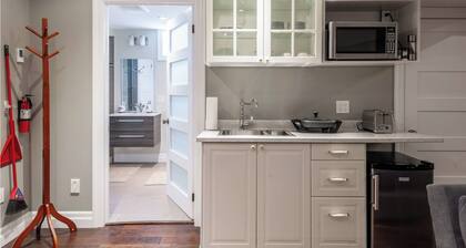 Family and pet friendly, stylish private suite in a calm and clean neighbourhood