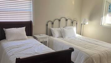 4 bedrooms, iron/ironing board, free WiFi, bed sheets