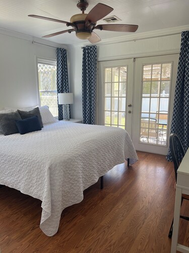 Home minutes away from Kemah, NASA, Galveston Pleasure Pier, Boating & Fishing!