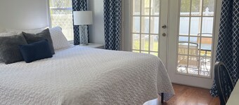 Home minutes away from Kemah, NASA, Galveston Pleasure Pier, Boating & Fishing!