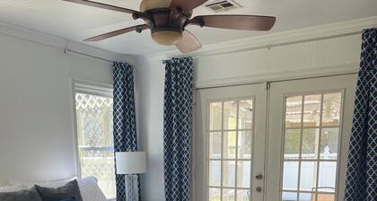 Home minutes away from Kemah, NASA, Galveston Pleasure Pier, Boating & Fishing!