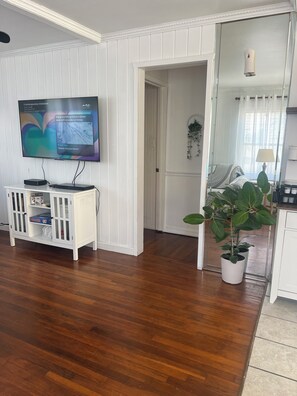 Interior - Home 5 minutes near Kemah Boardwalk - Dog Friendly - Yard & Fenced-in Patio (Bacliff)
