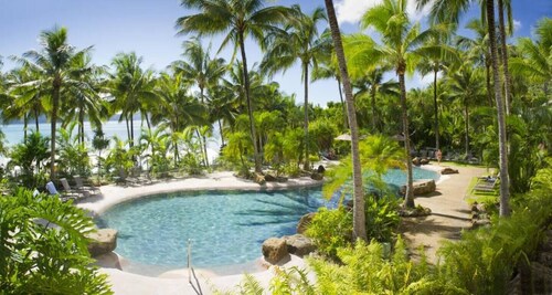 Frangipani 102 beachfront apartment