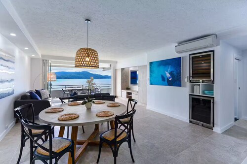 Frangipani 102 beachfront apartment