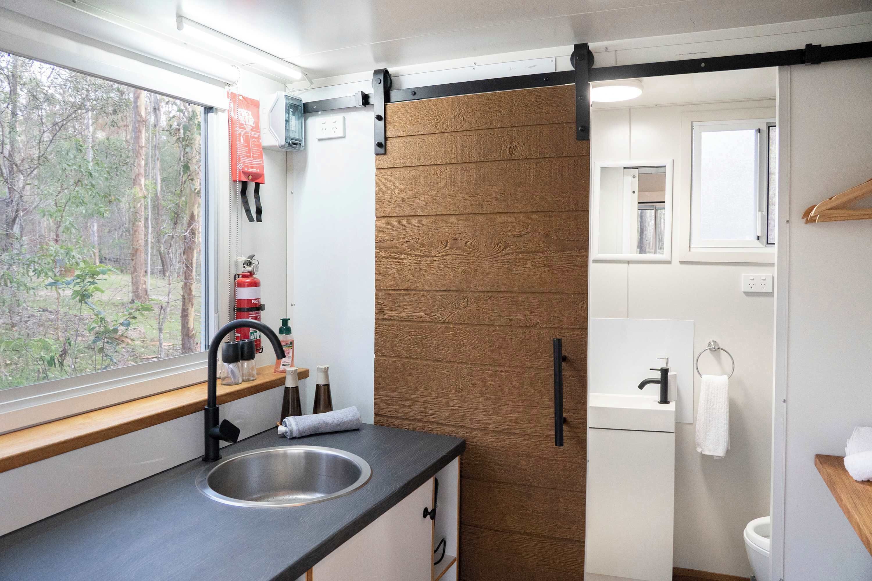 淋浴设施、吹风机、毛巾