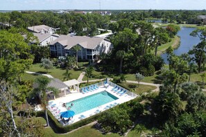 Een verwarmd zwembad