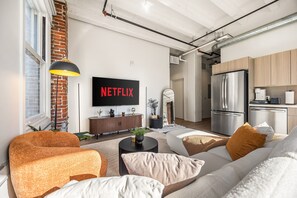 TV - Cityscape Luxe - Walk to Gaslamp & Petco (San Diego)