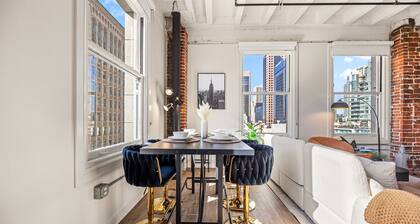 Urban Escape - Walk to Gaslamp & Petco Park