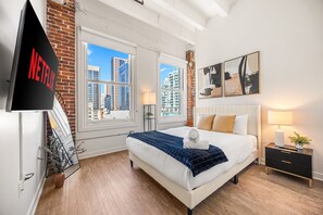 2 bedrooms, iron/ironing board, Internet, bed sheets - Cityscape Luxe - Walk to Gaslamp & Petco (San Diego)