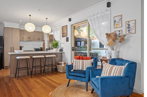 Just steps away to the very heart of Healesville! Location Location Location!