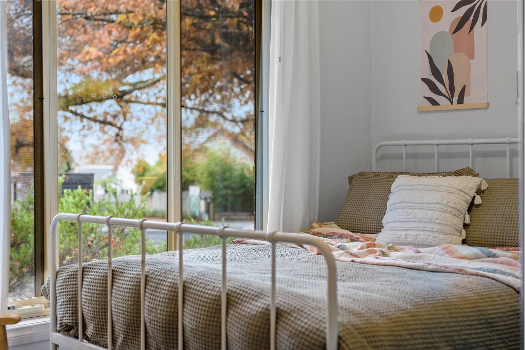 Silitysrauta/-lauta, Wi-Fi, vuodevaatteet