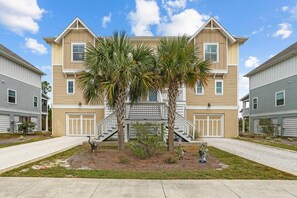 Exterior - New Listing! Stylish Villa, Lost Key Resort, 2 pools, Golf, Tennis, Pickleball, Fun for Everyone! (Pensacola)