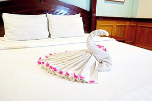 Classic Suite, 1 King Bed, Non Smoking | Desk, free WiFi - PLUM Prestige Hotel Juanda (Sidoarjo)