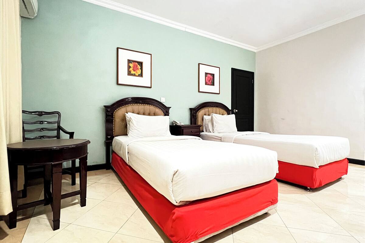 Deluxe Twin Room, 2 Twin Beds, Non Smoking | Desk, free WiFi