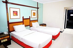 Superior Twin Room, 2 Twin Beds, Non Smoking | Desk, free WiFi