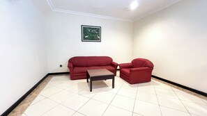 小型套房, 1 张特大床, 无烟房 | 办公桌、免费 WiFi