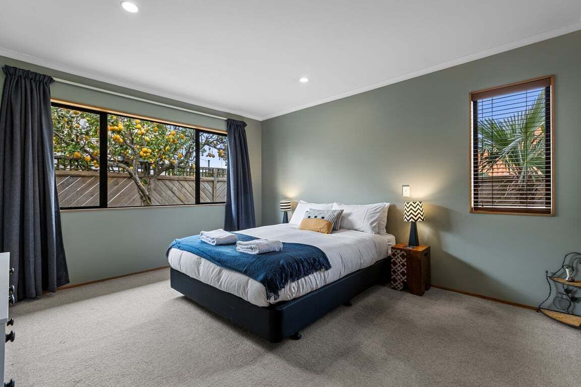 2 bedrooms, desk, iron/ironing board, WiFi