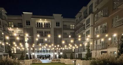 Luxury Midtown Stay w/ Stunning Skyline Views