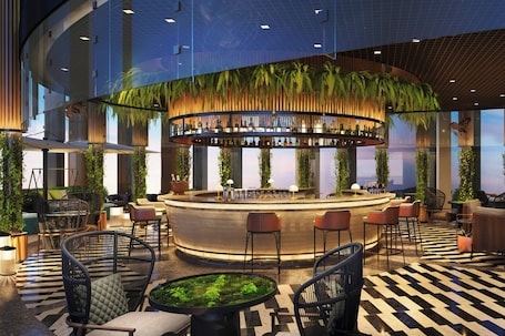 Bar en la azotea, con vista al mar, abre todos los días. Sheraton Kota Kinabalu