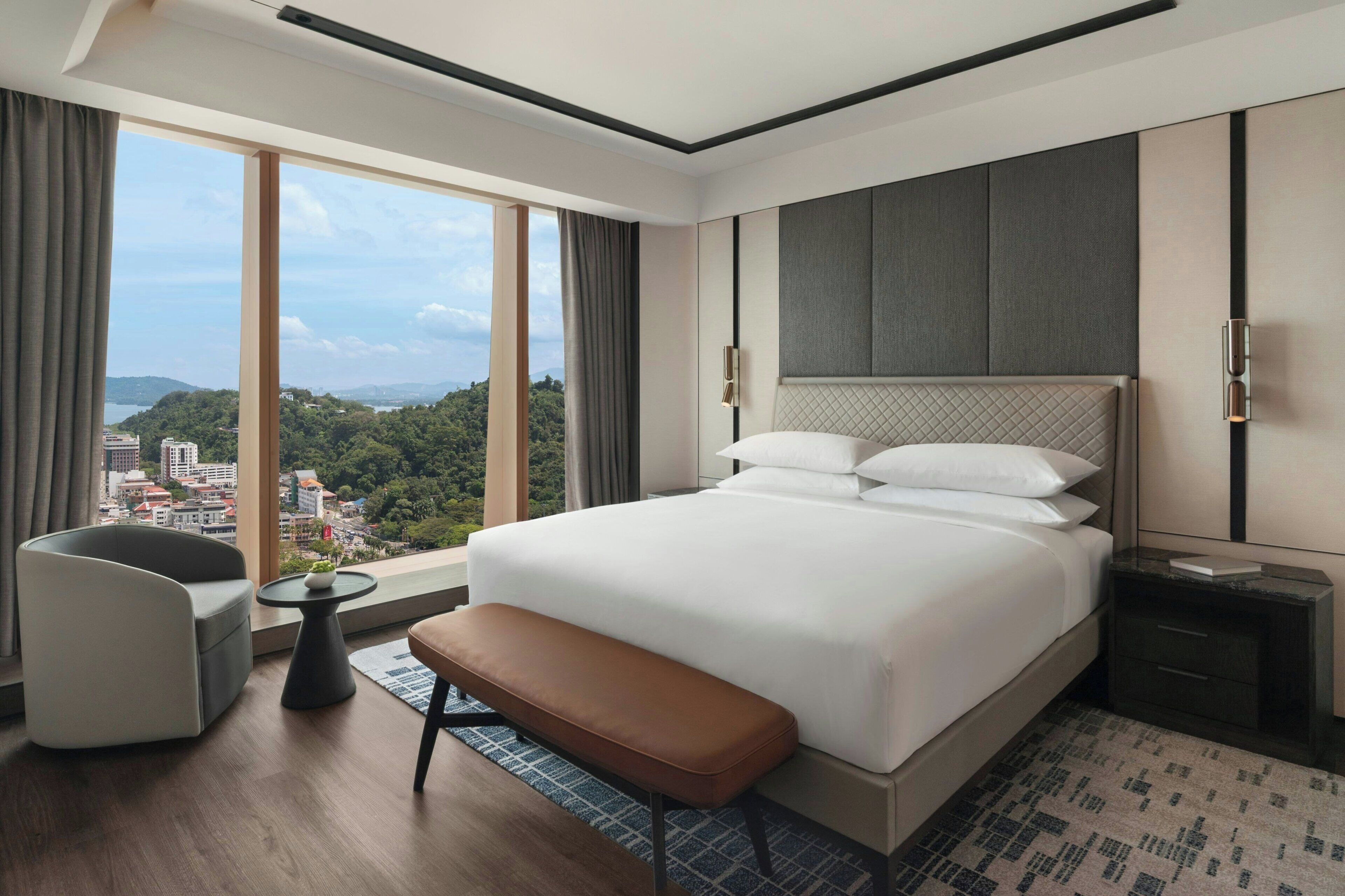 Executive Suite, 1 King Bed, City View | Premium bedding, down comforters, minibar, in-room safe